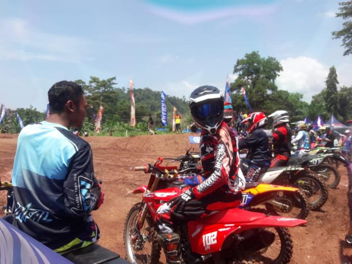 CRF Owner Lampung Racing Team Unjuk Taring Di Event Grasstack Piala Danbrigif 4 Mar/Bs Yon 9 Beruang Hitam